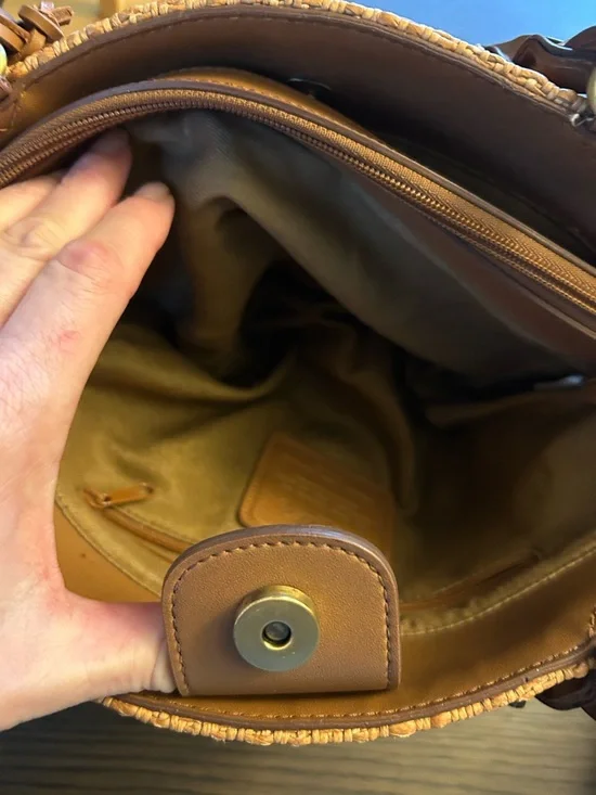 Fossil Tan Woven Shoulder Bag with Leather Handles wooden key charm - Picture 8 of 13